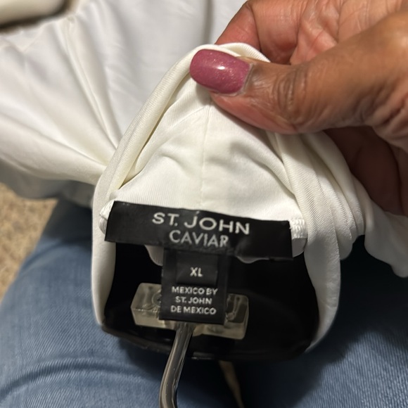 ST. JOHN CAVIAR turtleneck size XL 
color off-white nylon and spandex - Picture 3 of 3